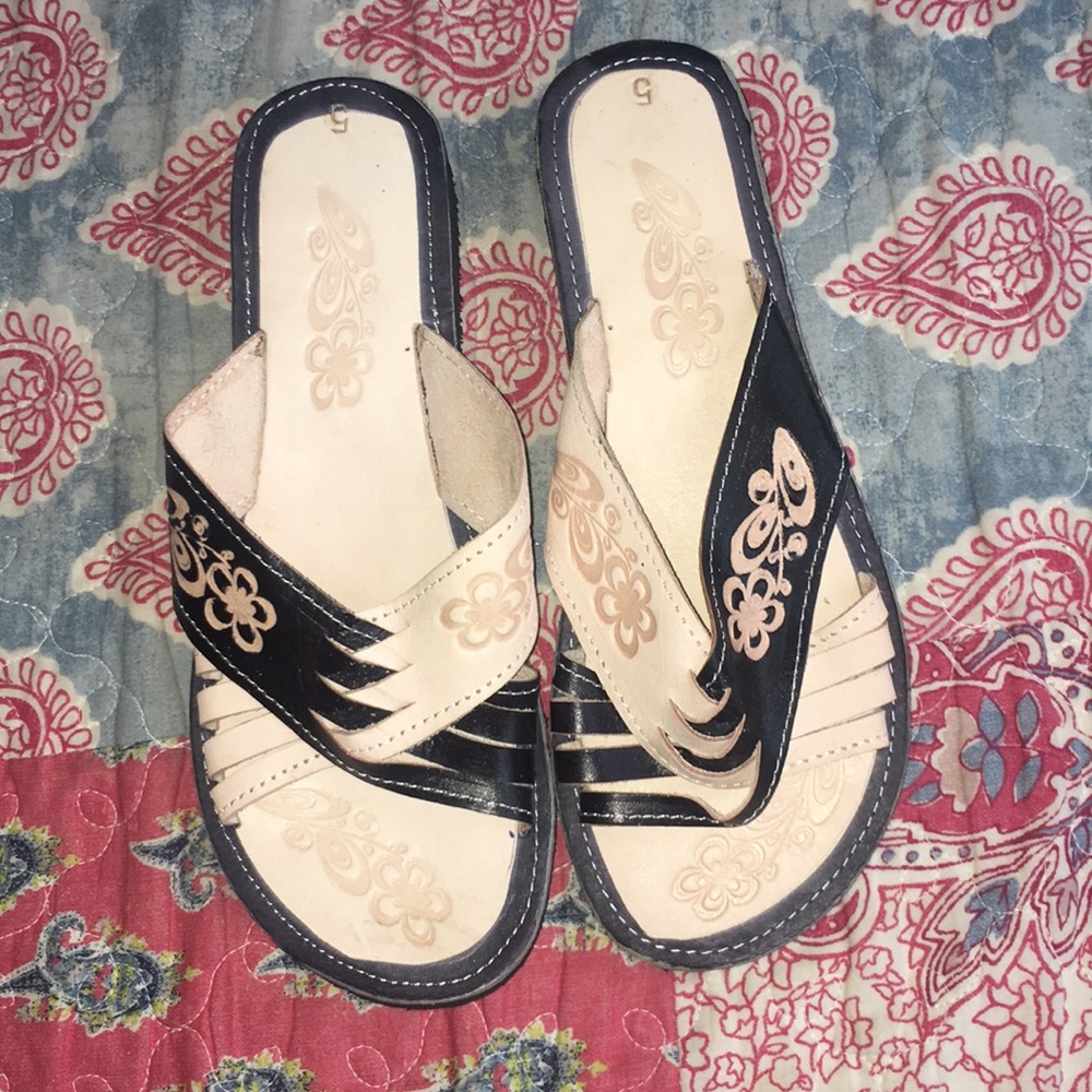 Sandals - Picture 1 of 3